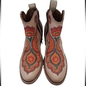 Corral Boho Embroidered Ankle Boots - Size 8